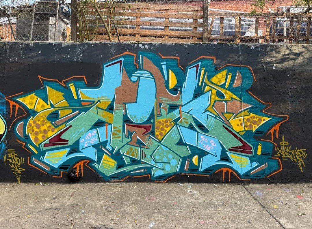 Ugly writers do better graff
